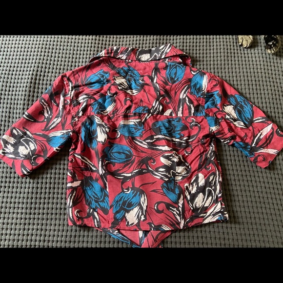 RVCA Button Up Crop Top with front tie-up - Picture 3 of 6